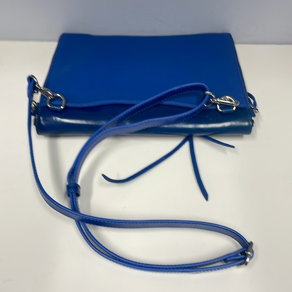 OLIVIA HARRIS.  Woman’s. Leather purse. All leather. Blue color  Great condition - Picture 5 of 11